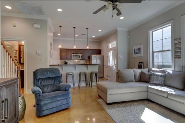 Building Photo - 3 bed, 2 bath house in Miramar Subdivision!