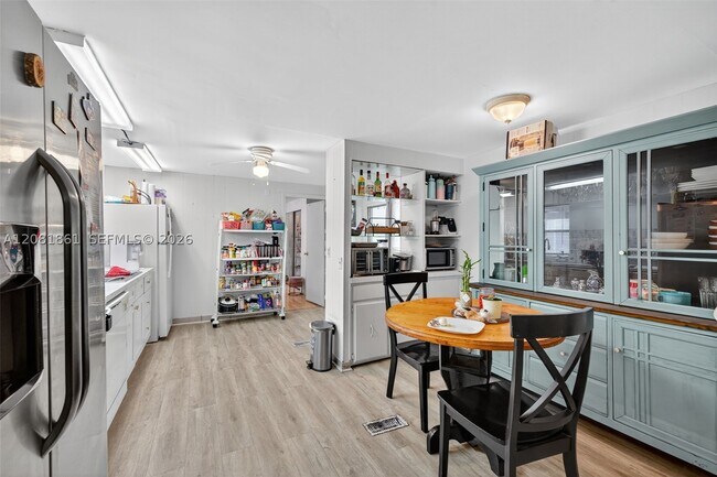 Foto del edificio - 2430 SW 53rd St