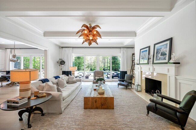 Building Photo - 22 E Woods Path