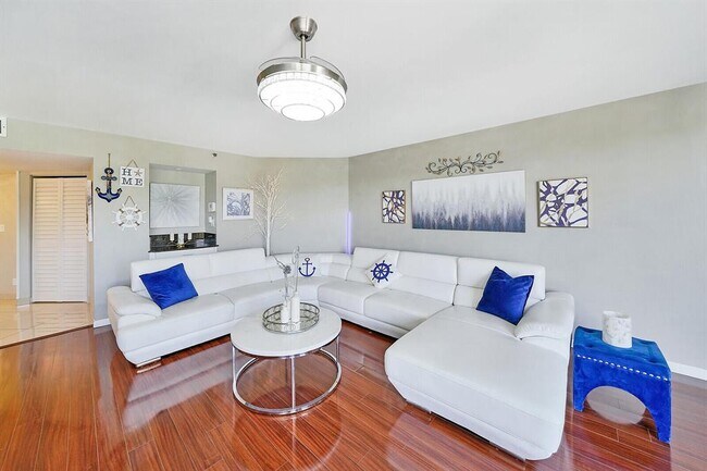 Foto del edificio - 300 Three Islands Blvd