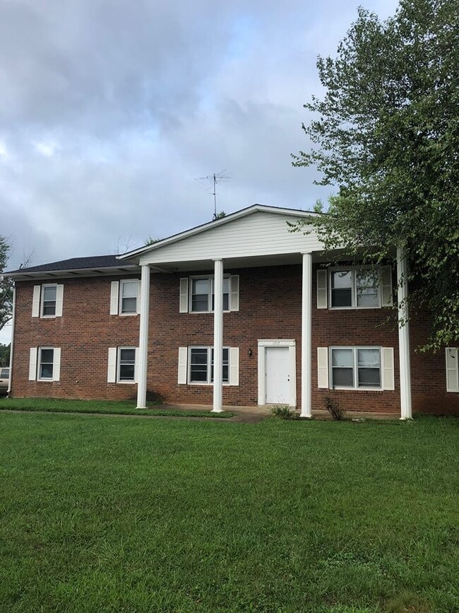 Building Photo - 1717 Oshea St