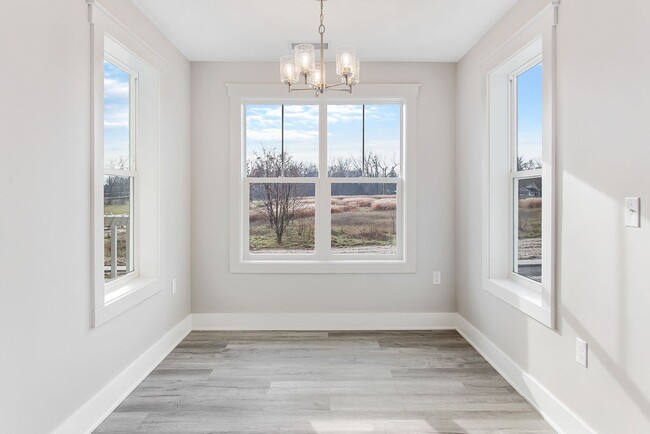 Dining area, natural light - 3167 Blairview Pky SE