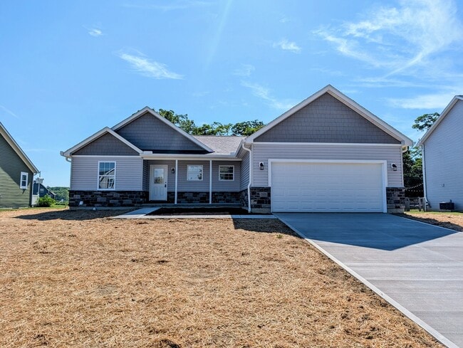 Photo - 128 Kelly Dr (Williamsburg, OH) House