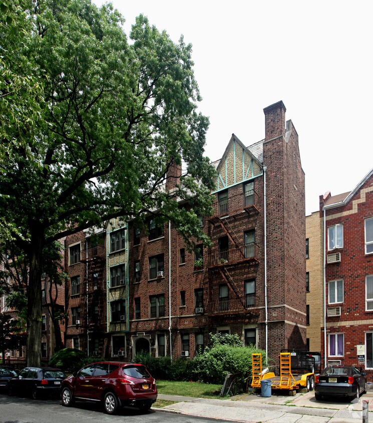 8521 Lefferts Blvd, Kew Gardens, NY 11415 Apartments in Kew Gardens