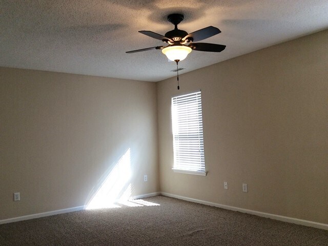 Building Photo - 15296 Fawn Meadow Drive