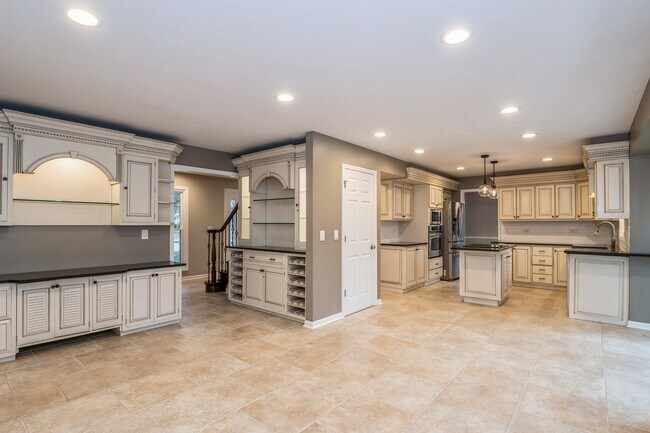 Building Photo - 17454 W Westwind Dr