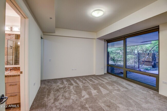 Building Photo - 7117 E Rancho Vista Dr