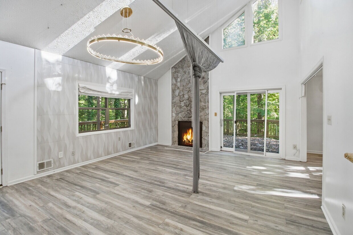 Foto principal - 2459 Clairmont Rd NE