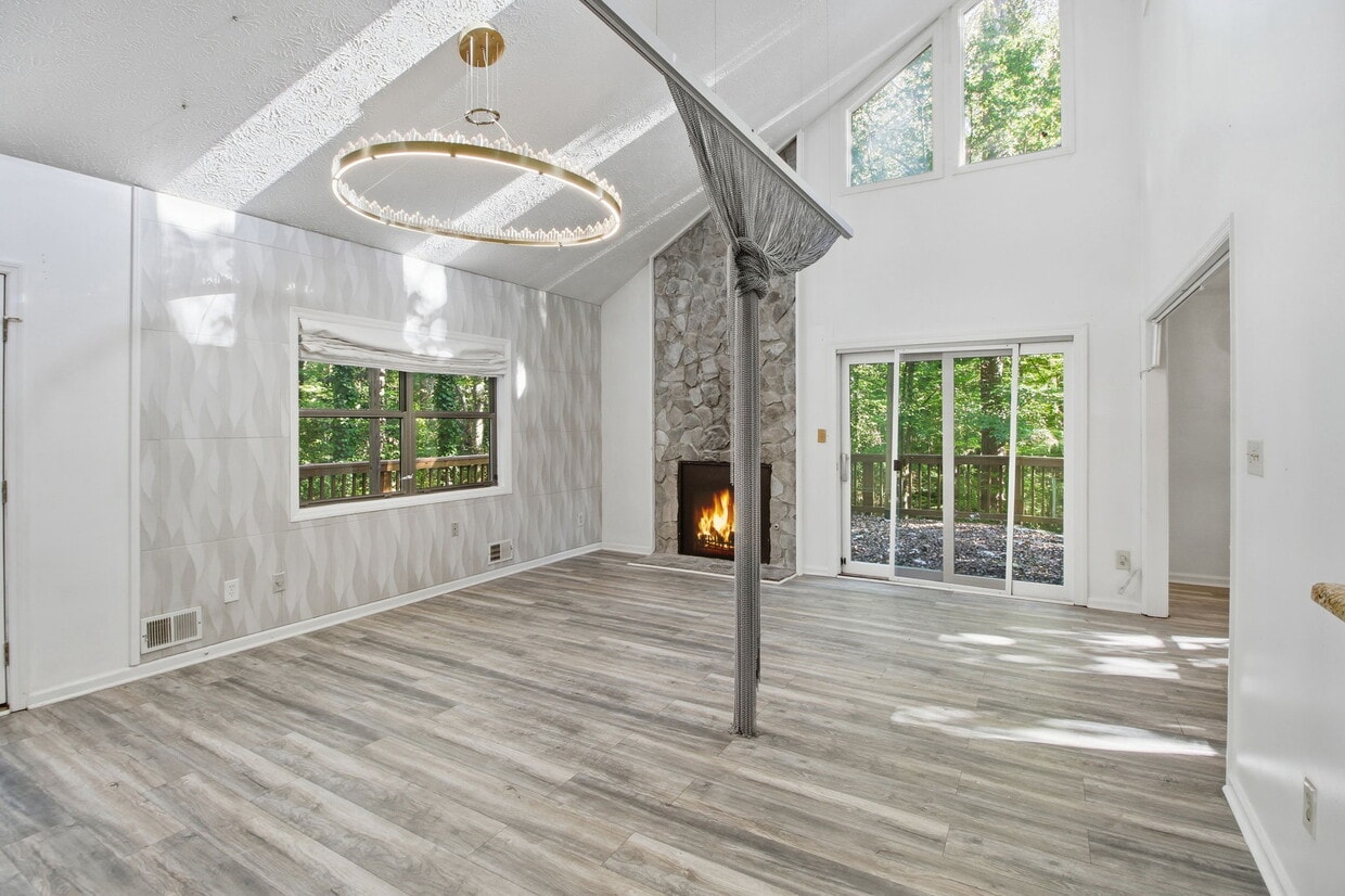 Primary Photo - 2459 Clairmont Rd NE