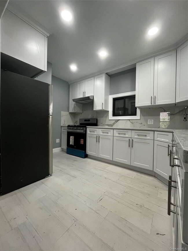 Foto del edificio - 3294 Hull Ave