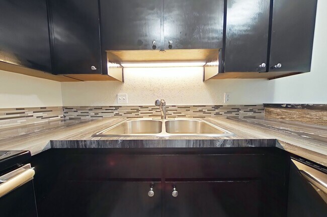 Foto del edificio - 1 Bedroom Apartment ~ Close to Campus ~ Sm...