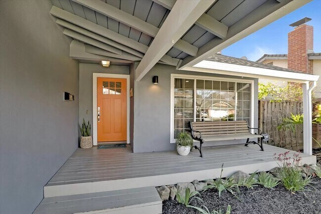Building Photo - 170 Venado Way