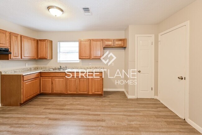 Building Photo - REDUCED!