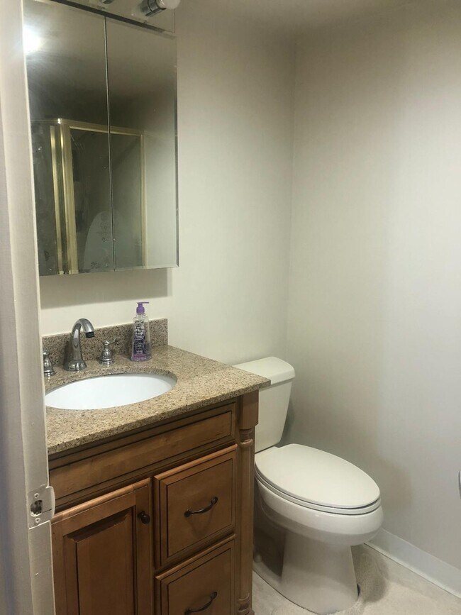 Building Photo - 220 Linden Street, Unit 407