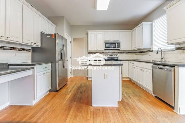 Building Photo - 5 Bed 3.5 Bath in Olathe!  Available NOW!!