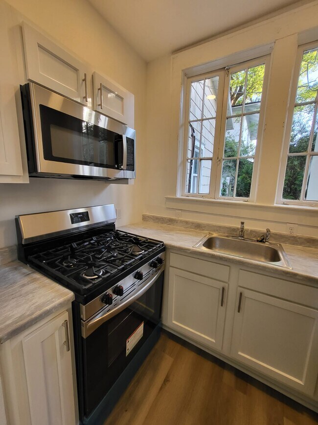 Foto del edificio - 1616 Willow Branch Ave