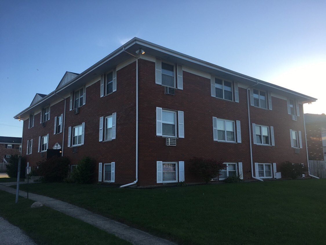 2305 S Alpine Rd, Rockford, IL 61108 Apartments in Rockford, IL