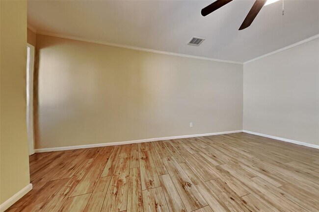 Building Photo - 2915 Woodland Grove Dr