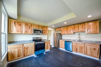 Building Photo - 92 High St