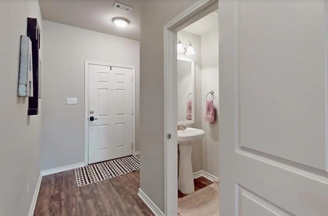 Building Photo - 2836 Papa Bear Dr