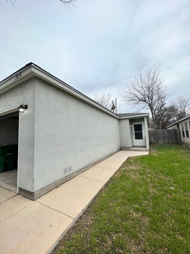 Primary Photo - Newly Renovated Duplex in NE San Antonio!