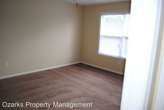 Building Photo - 420 Woodland Dr E