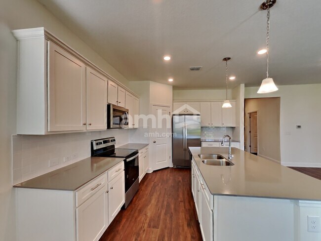 Foto del edificio - 27611 St Andrews Ave