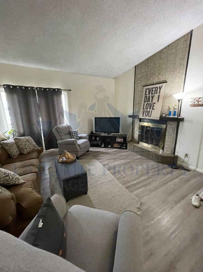 Building Photo - Cozy 2 Bedroom Duplex in Laramie, WY