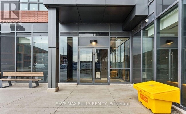 Building Photo - 2545 Simcoe St N