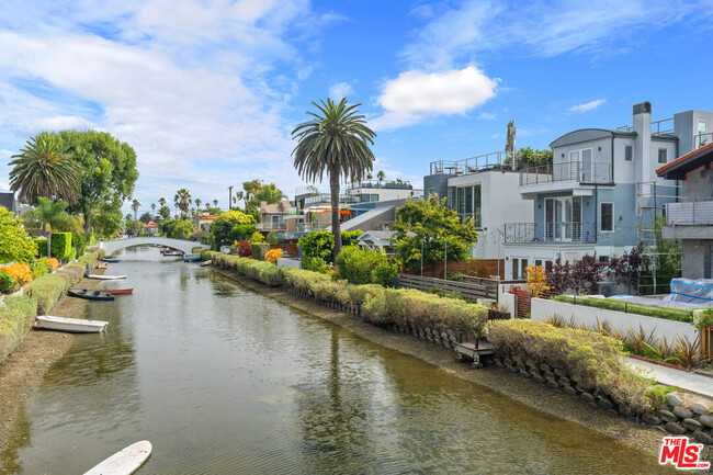 Building Photo - 218 Carroll Canal