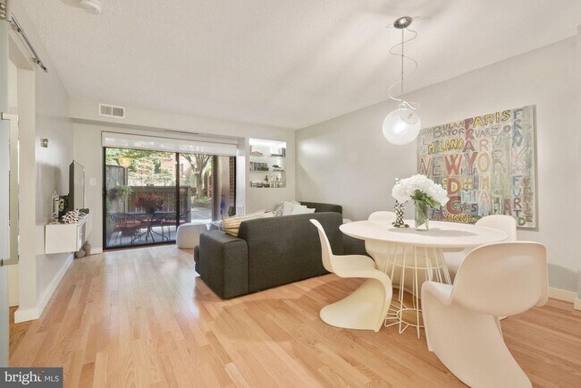 Foto del edificio - 2320 Wisconsin Ave NW