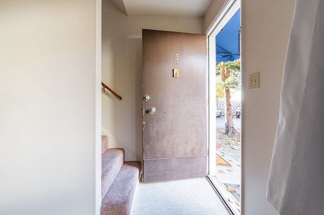 Interior Photo - 3615 & 3621 Town Home Apartments