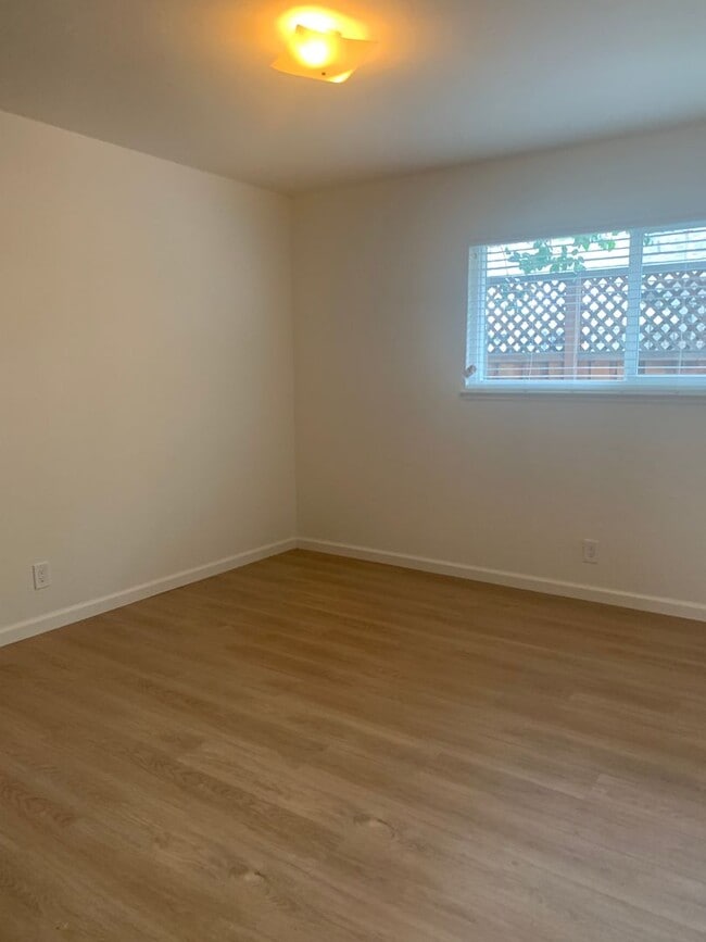 Building Photo - 54-0212