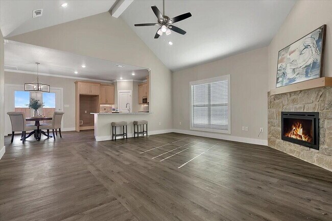 Foto del edificio - 136 Calvin Dr