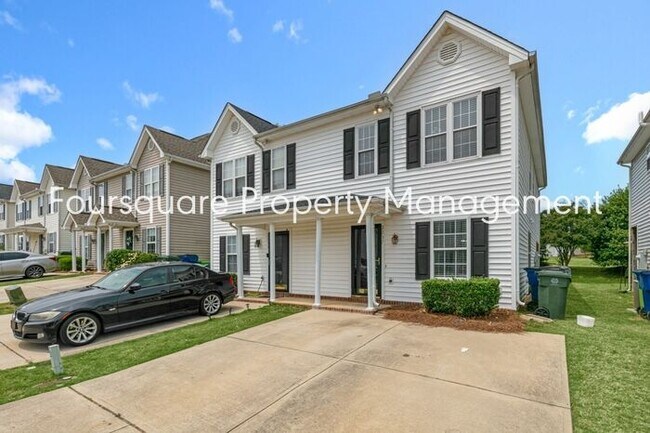 Building Photo - Townhome | Screened Back Porch | Back Pati...
