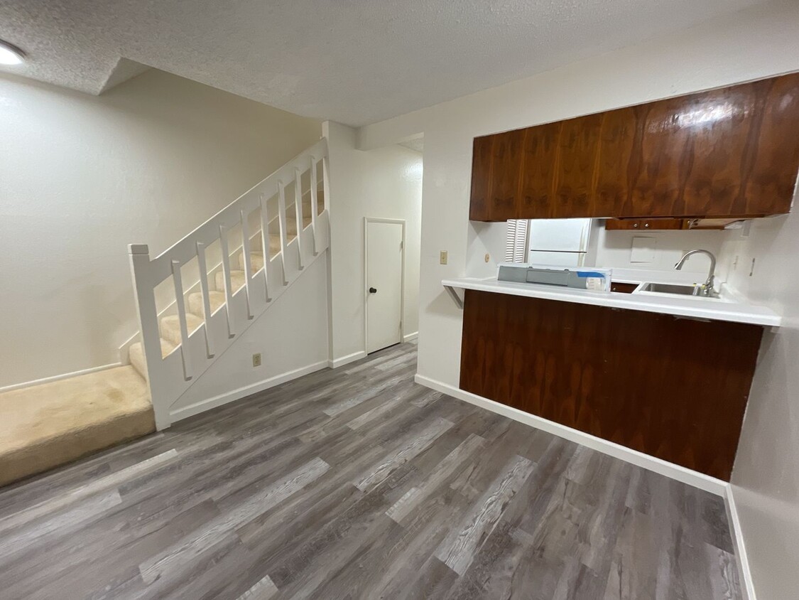 Foto principal - Mililani - Nob Hill, 2 bed, 1.5 bath, 1 pa...