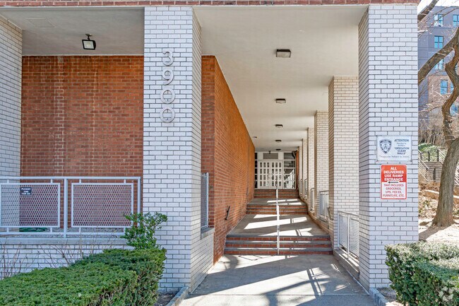 Pasarela - Orloff Towers