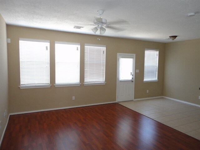 Foto del edificio - 13118 Peppergate Ln