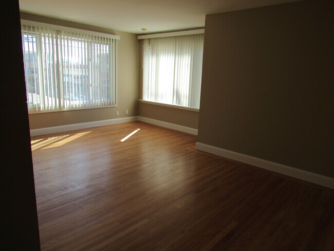 Living Room - 695 38th Ave