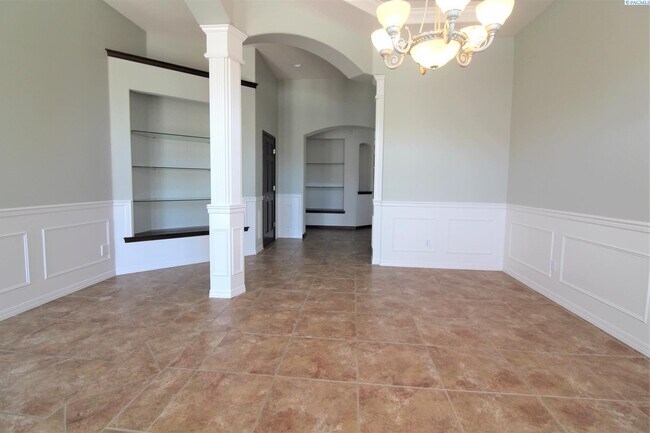 Building Photo - Luxury Home for Rent in Richland