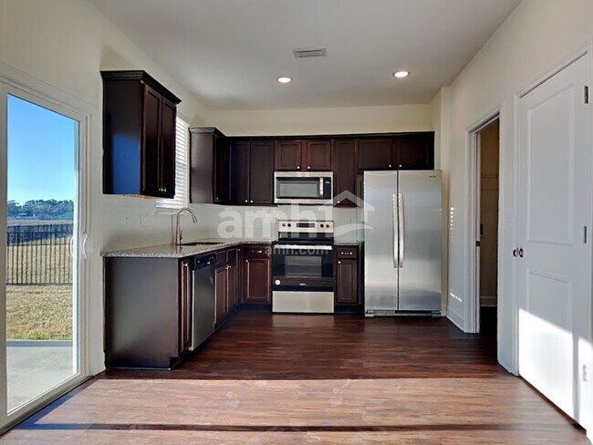 Building Photo - 975 Tan Tara Trl