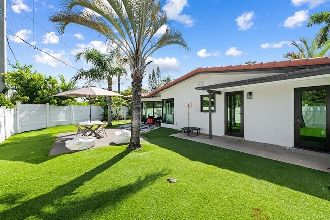 Foto del edificio - 2601 NE 8th Ct