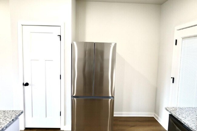 Building Photo - 532 Cosmos St