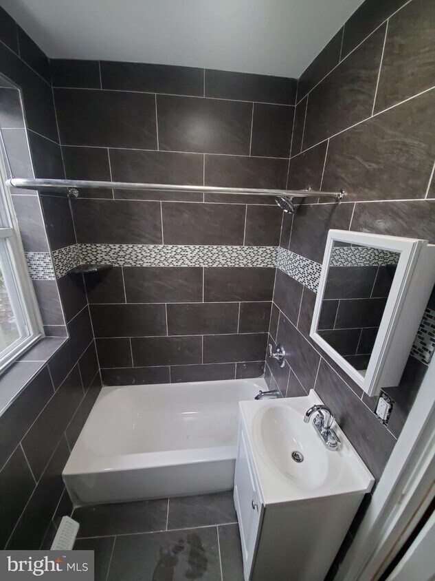 Primary Photo - 1126 W Somerset St