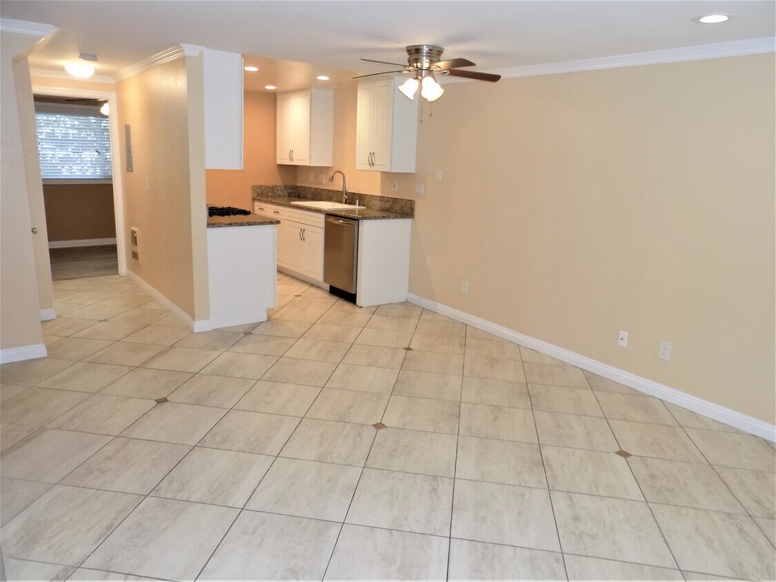 Primary Photo - 456 W 11th St