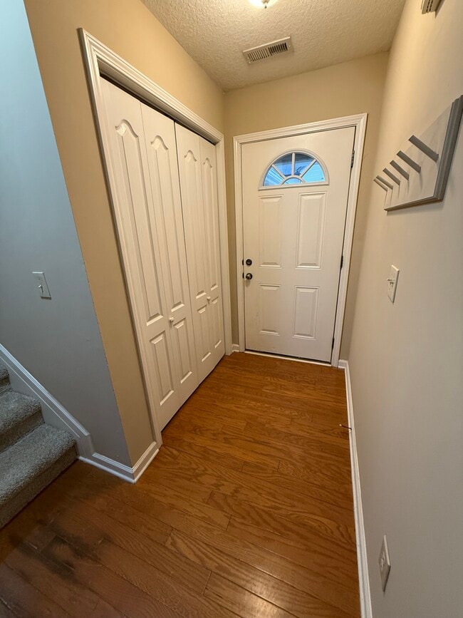 Building Photo - 9907 Thunderbolt Way