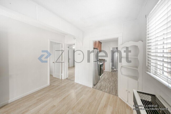 Building Photo - 5316 S Budlong Ave