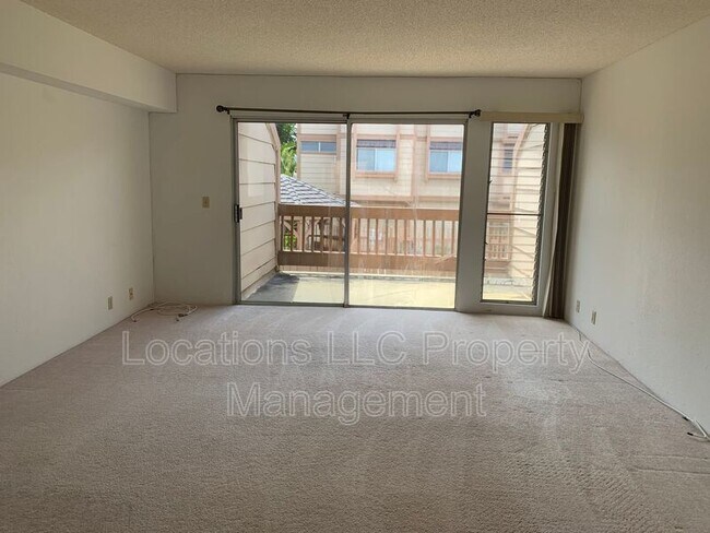 Foto del edificio - 98-943-943 Moanalua Rd