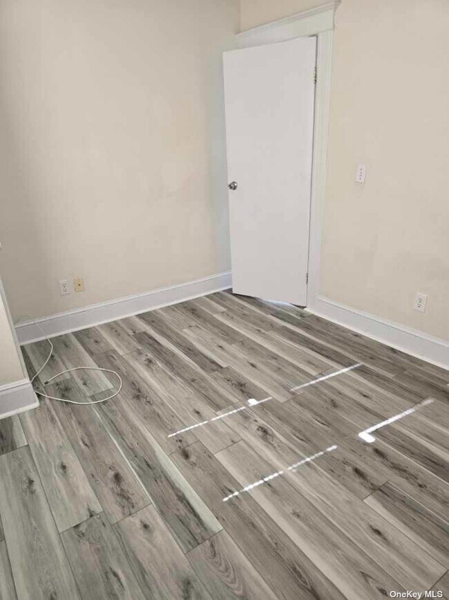 Foto del edificio - 12 Westside Ave