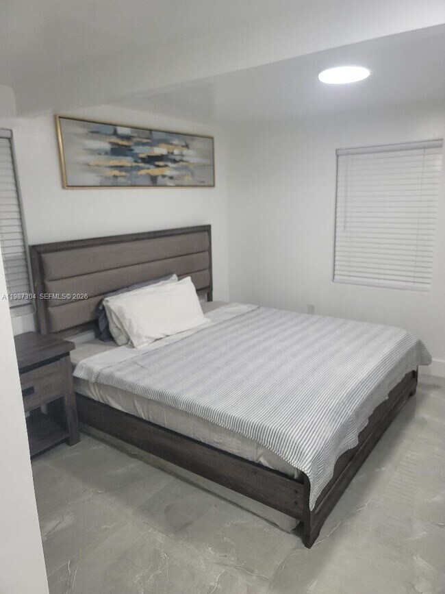 Foto del edificio - 512 NW 96th St
